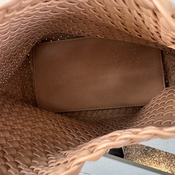 New Large Woven Vegan Leather Tote Bag with Matching Clutch – Beige - Picture 10 of 14